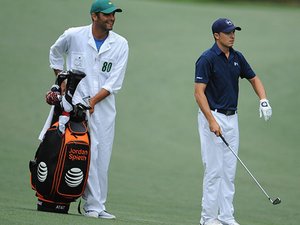 Làm caddy golf ở sân golf, khó hay dễ?