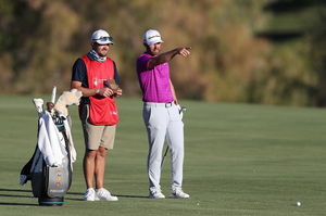 Làm caddy golf ở sân golf, khó hay dễ?
