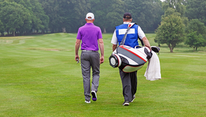 Làm caddy golf ở sân golf, khó hay dễ?