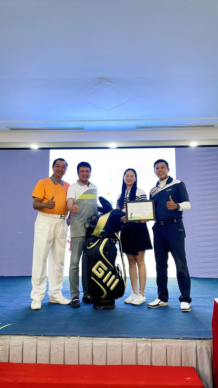 Golfer Nguyễn Thanh Hải trúng giải HIO - Bộ gậy Daiwa 4 sao trị giá 400 triệu đồng